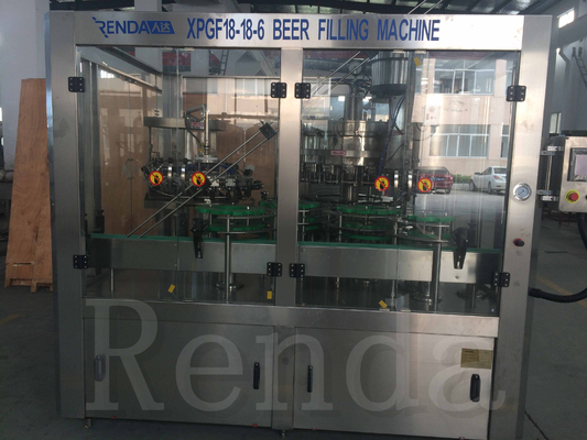 Termine la cadena de producción de cristal automática de la máquina de rellenar de la cerveza de la botella del ANIMAL DOMÉSTICO presión isobárica