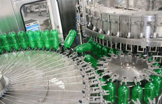 Certificado carbonatado llenador automatizado del CE de la máquina de rellenar de la bebida de los refrescos de la máquina de rellenar de la soda