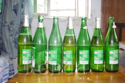 Máquina de rellenar en botella vidrio automático lleno de la cerveza de la vodka del vino eléctrica